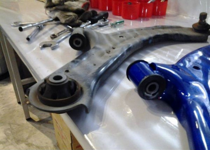 Hardrace Front Lower Control Arms w/Roll Centre Ball Joints
