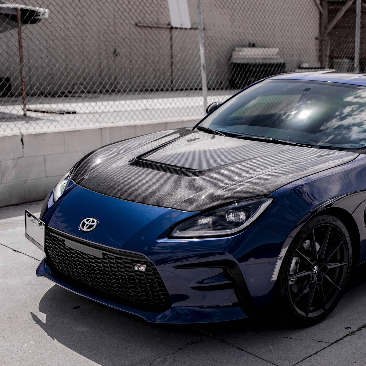 Seibon VS-Style Carbon Fibre Hood