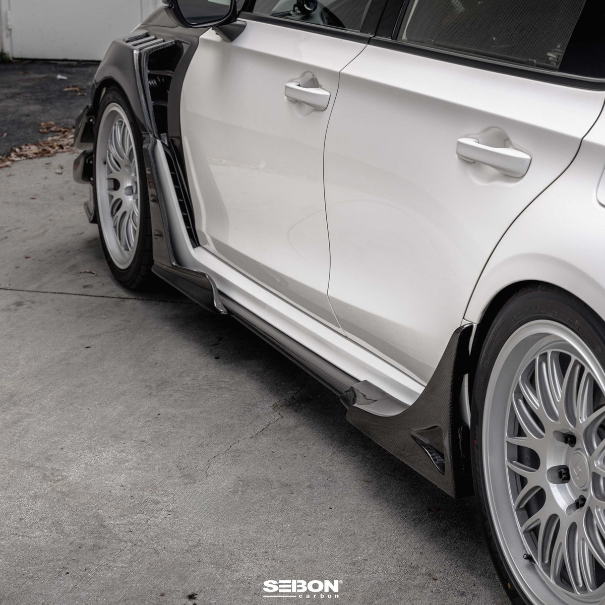 Seibon MB-Style Carbon Fibre Rear Side Skirt Extensions